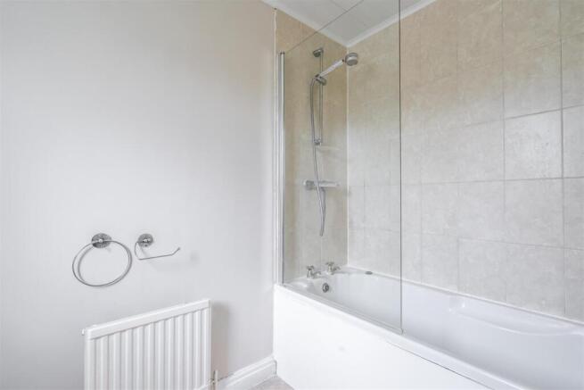 4 bed Detached to rent Image 9