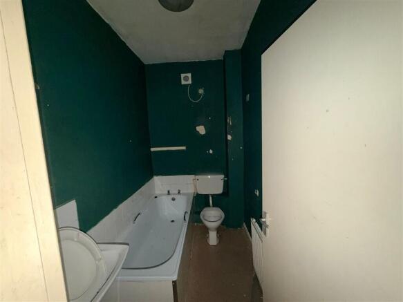 4 bed Block of Apartments for sale Image 7