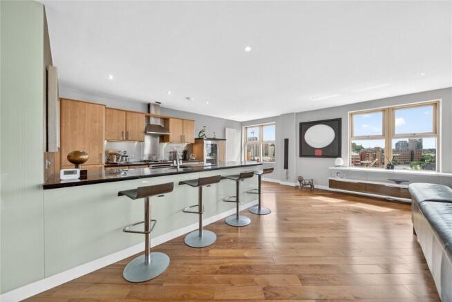 3 bed Apartment for sale Image 4