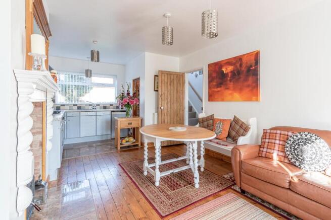 KITCHEN/DINING ROOM