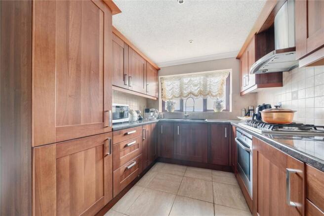5 bed Detached for sale Image 5