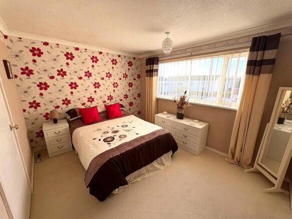 3 bed Terraced for sale Image 9