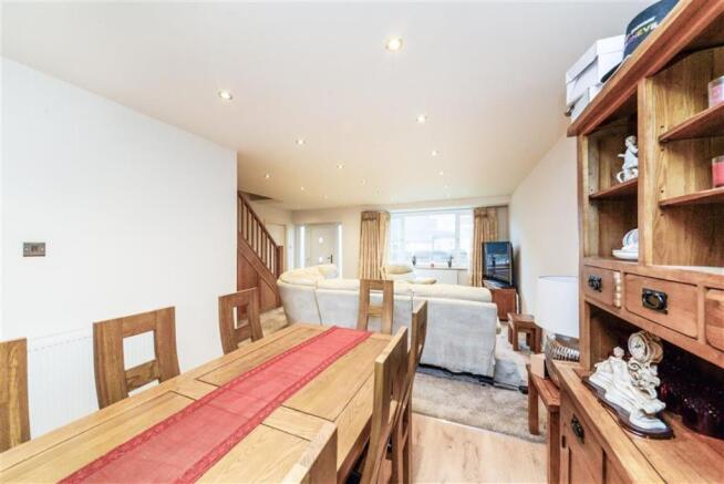 LIVING/DINING ROOM