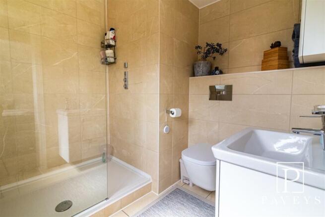 EN SUITE TO MASTER BEDROOM