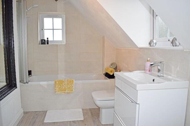 Bathroom a.jpg