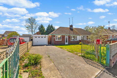 St. Ives Close, Pontefract, WF8 1RP