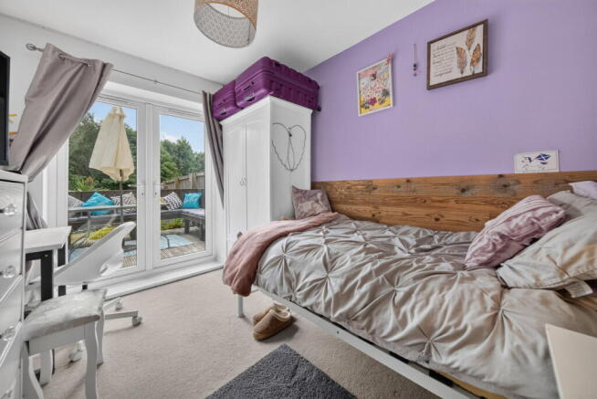 5 bed Town House for sale Image 5