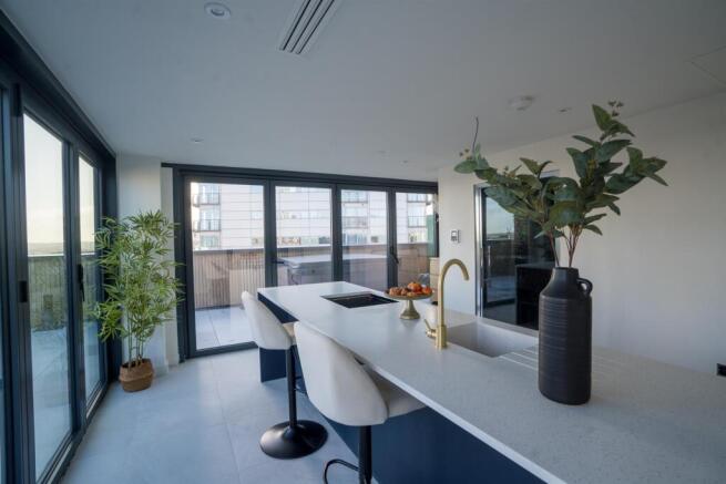 3 bed Duplex to rent Image 4