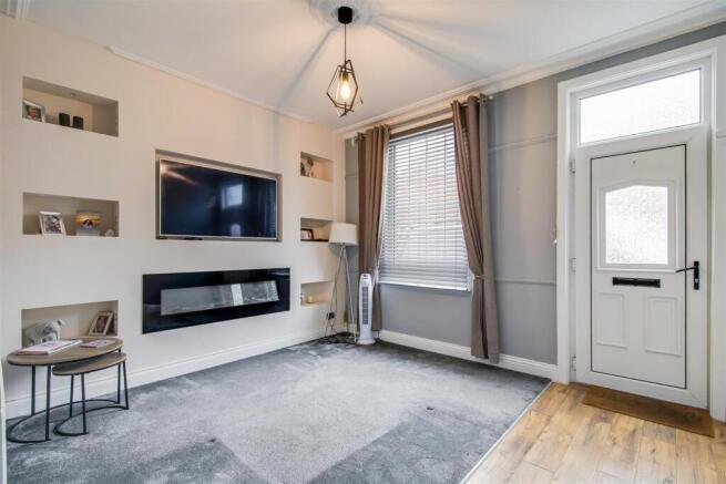 2 bed Semi-Detached to rent Image 4