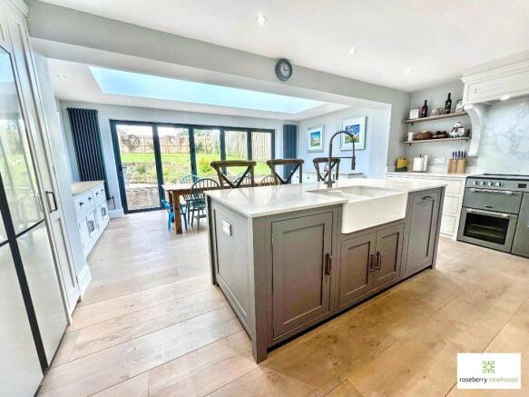 3 bed Bungalow for sale Image 2