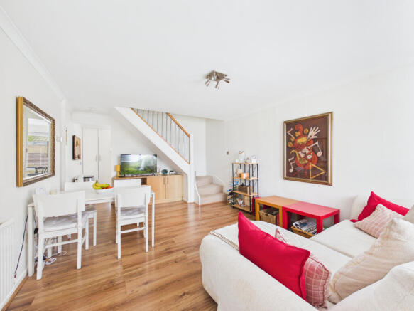 CAM01354G0-PR0679-STILL011