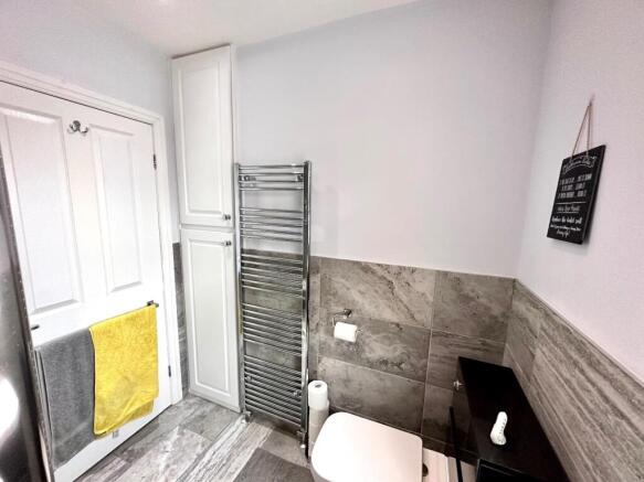 SHOWER ROOM