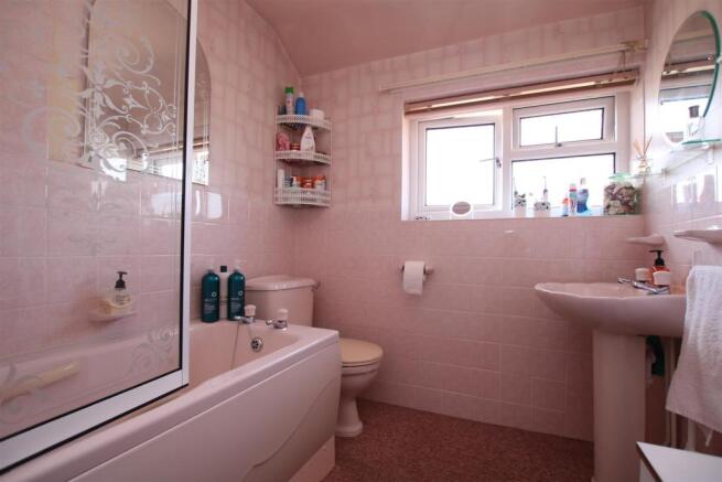Bathroom.JPG
