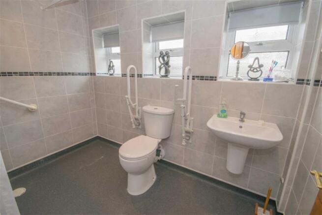 SHOWER ROOM