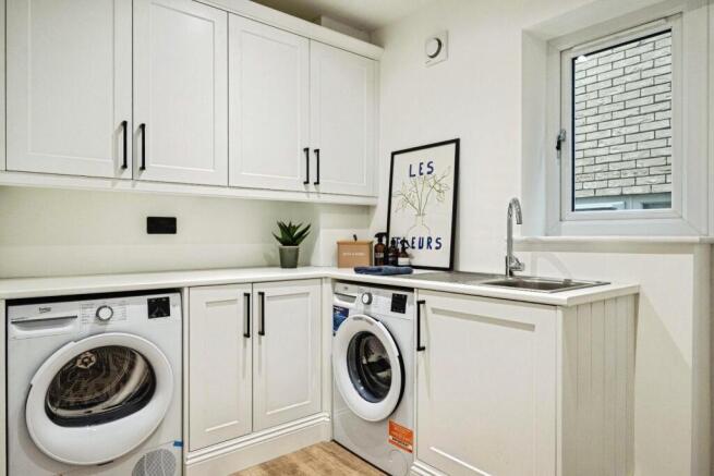 4 bed Detached for sale Image 7