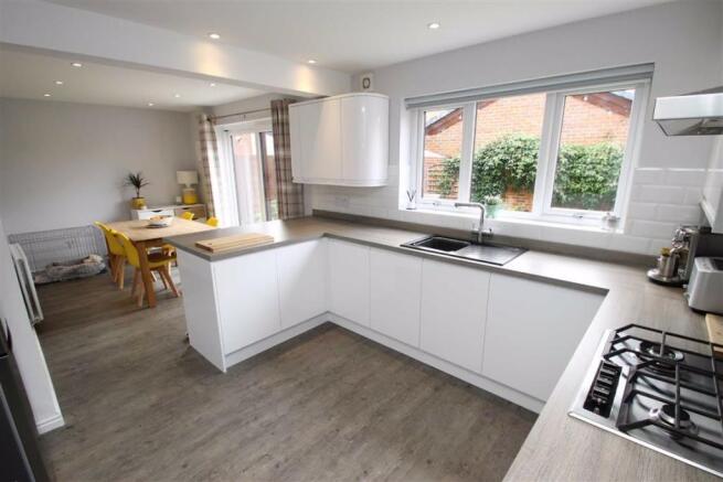 THROUGH KITCHEN/DINER