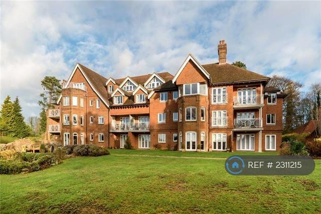 14 Apartments In The Building