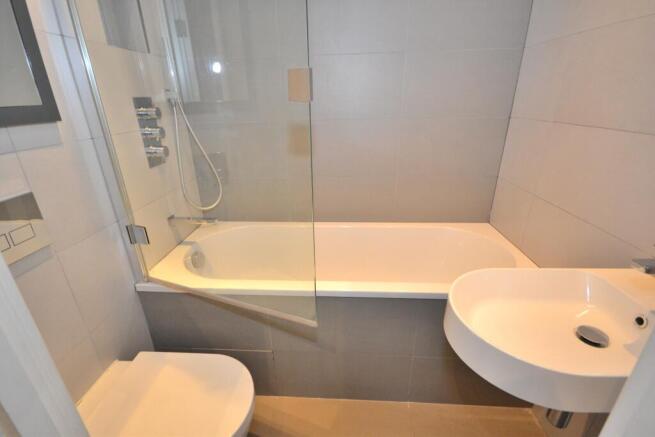 2 bed Flat for sale Image 7