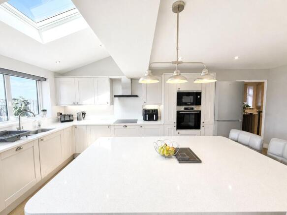 4 bed Detached for sale Image 7