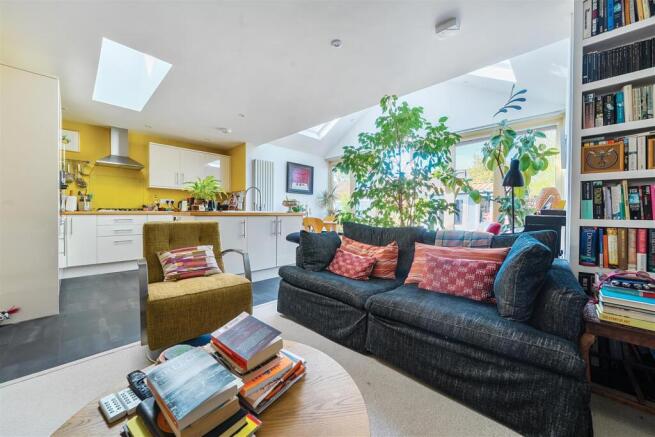 OPEN PLAN LOUNGE, KITCHEN AND DINING ROOM