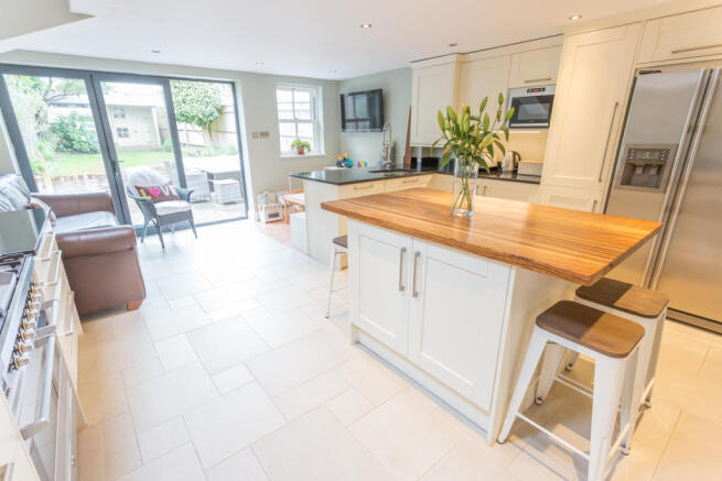 Kitchen/diner Family Room with bi-folds