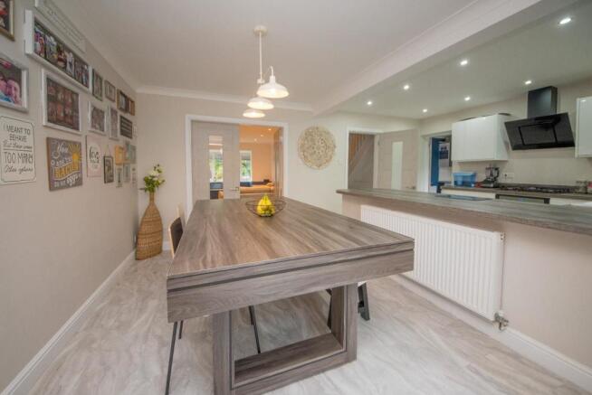 KITCHEN/DINING ROOM