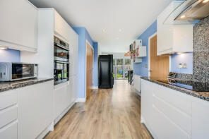 3, Byron View, Chelmsford CM2 6ZN