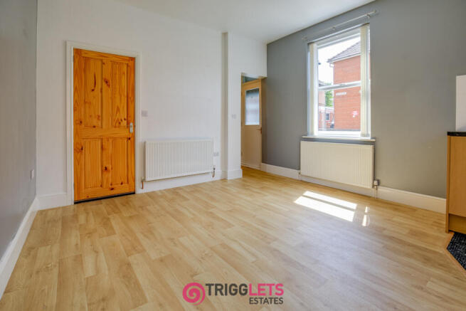 2 bed Terraced to rent Image 5