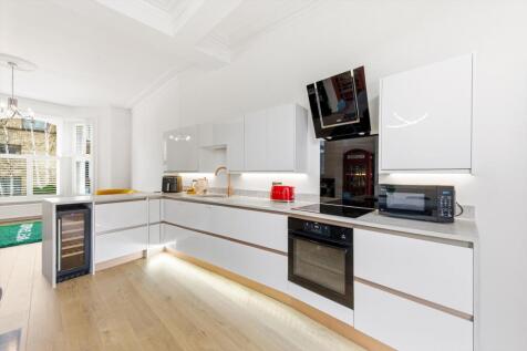Oberstein Road, London SW11