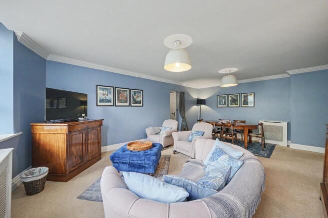 3 bed Apartment for sale Image 9