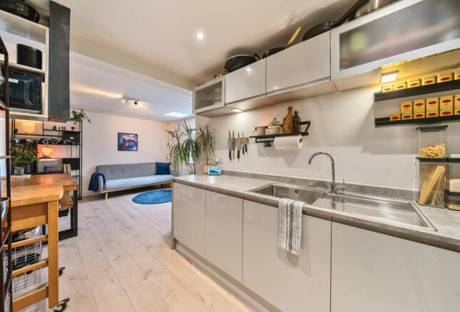 1305926-5-684722b...