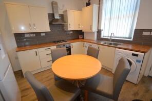 10, Welton Grove, Hyde Park, Leeds LS6 1ES