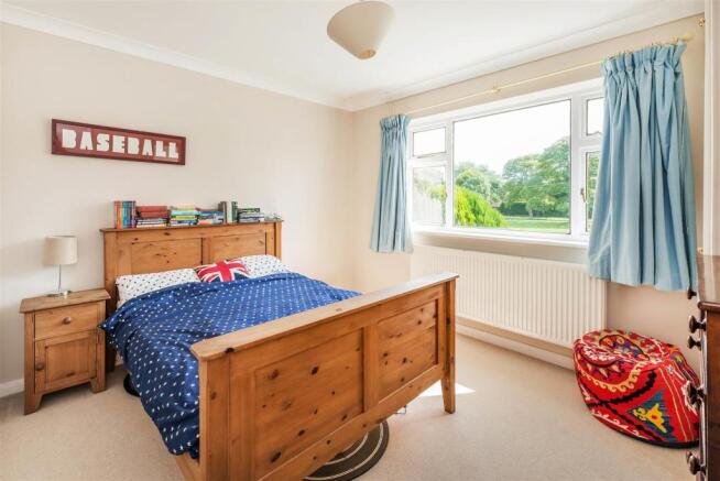 house. estate agent Dunsfold bedroom
