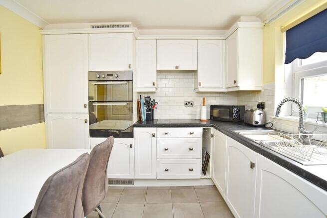 2 bed Flat for sale Image 12