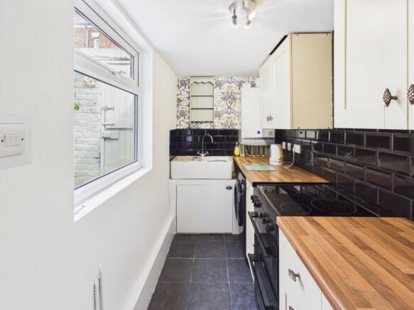 3 bed Terraced for sale Image 4