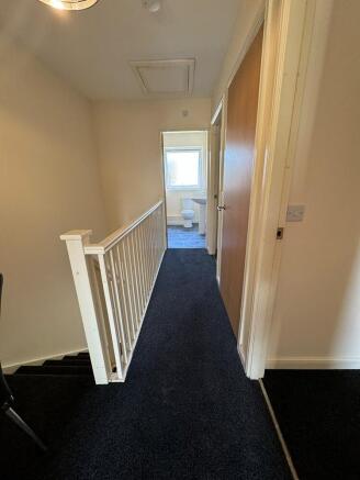 Semi-Detached to rent Image 8