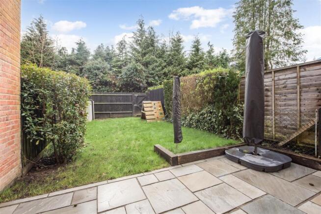 Chalcraft Close, Liphook photo 2