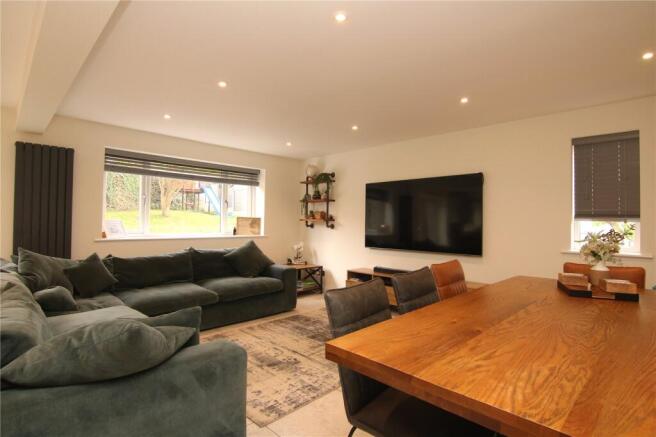 5 bed Detached for sale Image 5