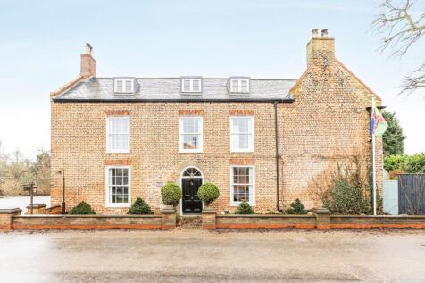 Stunning Long Sutton Home with Indoor Pool, Gym, Games Room, Annexe, and Landscaped Gardens