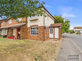 9, Hurricane Way, Woodley RG5 4XJ