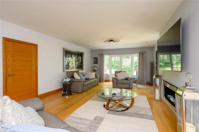5 bed Detached for sale Image 6