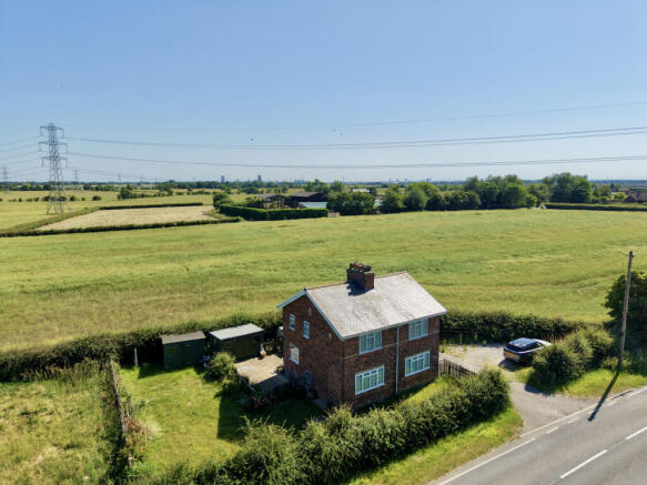 3 Bedroom Detached Cottage - For Sale