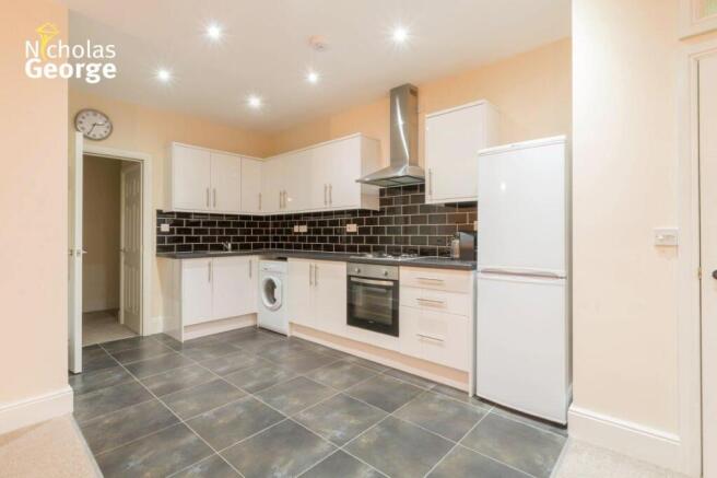 Church rd 83 flat 3 kitch.jpg