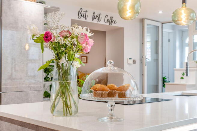 5 bed Detached for sale Image 7