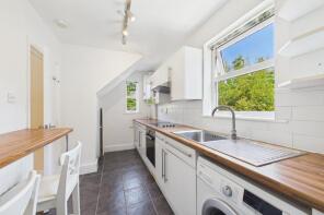Flat 5, Elmhurst, Bath Road, Maidenhead SL6 4JY