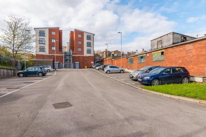 2 bed Flat to rent Image 5