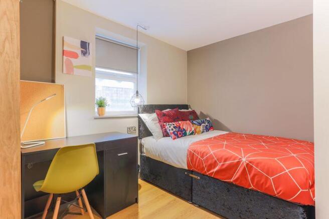 Studio to rent Image 11