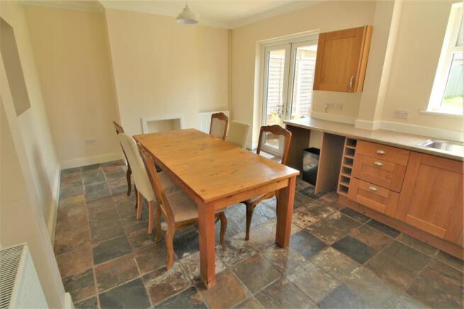 KITCHEN DINER