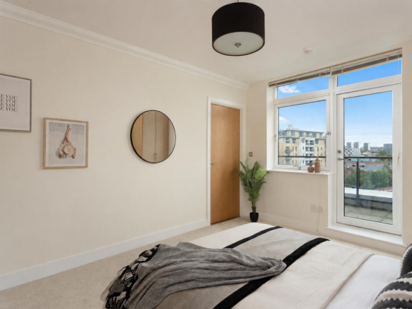 2 bed Penthouse for sale Image 6