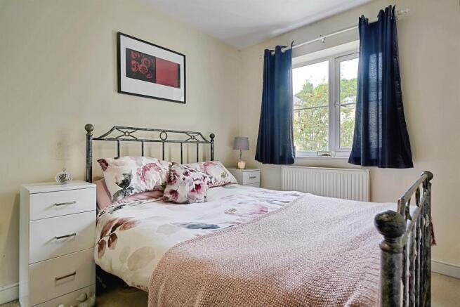 4 bed Semi-Detached for sale Image 11